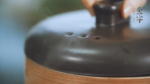 水開后轉(zhuǎn)中火蒸50-60分鐘。