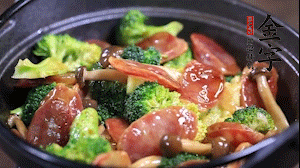 出鍋前加少許鹽、水淀粉即可。