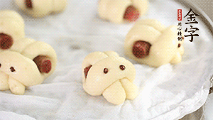 上鍋大火蒸20分鐘后，關火燜5分鐘就可以了。