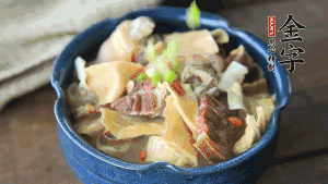 加翠綠的蔥花點綴一下就可以啦。