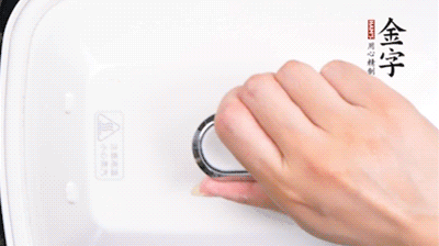 大火煮開后，再上鍋中火蒸20分鐘，出鍋后撒上蔥花。