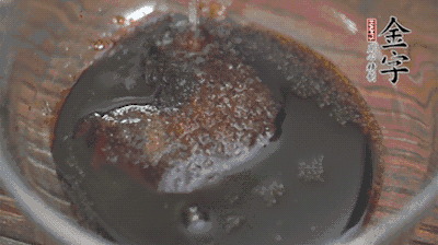 調(diào)配醬汁：耗油、生抽、老抽、糖、鹽、清水?dāng)嚢杈鶆颉?>
					</div>
					<span>步驟 3/5</span>
					<p>調(diào)配醬汁：耗油、生抽、老抽、糖、鹽、清水?dāng)嚢杈鶆颉?/p>
				</li><li>
					<div   id=