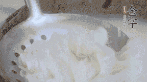 米粉煮熟過涼水備用。