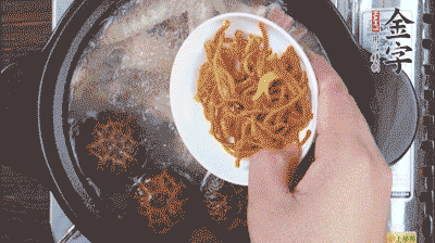 放蟲草花再煮10分鐘。