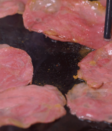 金字淡火腿用黃油/橄欖油煎熟。