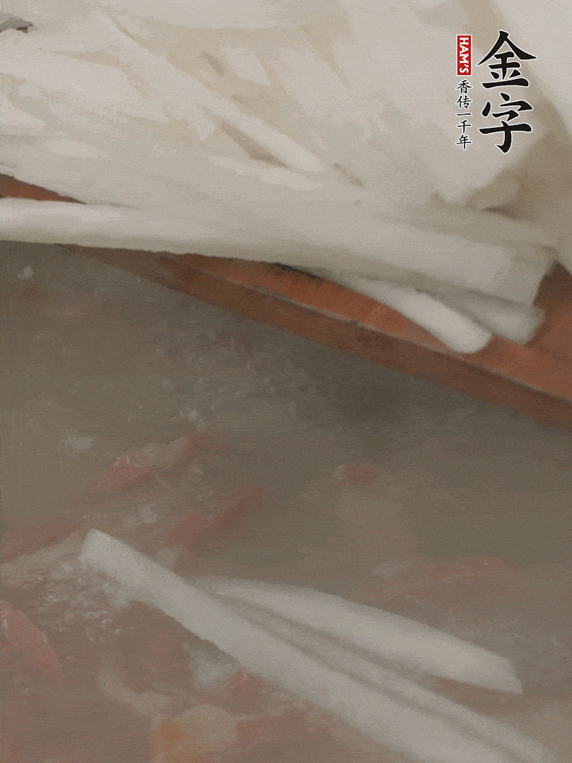 放蘿卜絲，燉5分鐘。