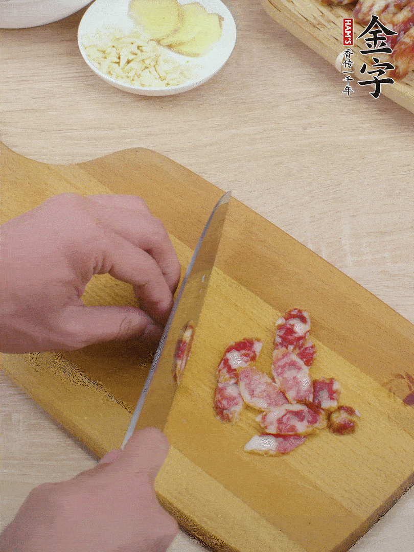 金字土香腸切片。