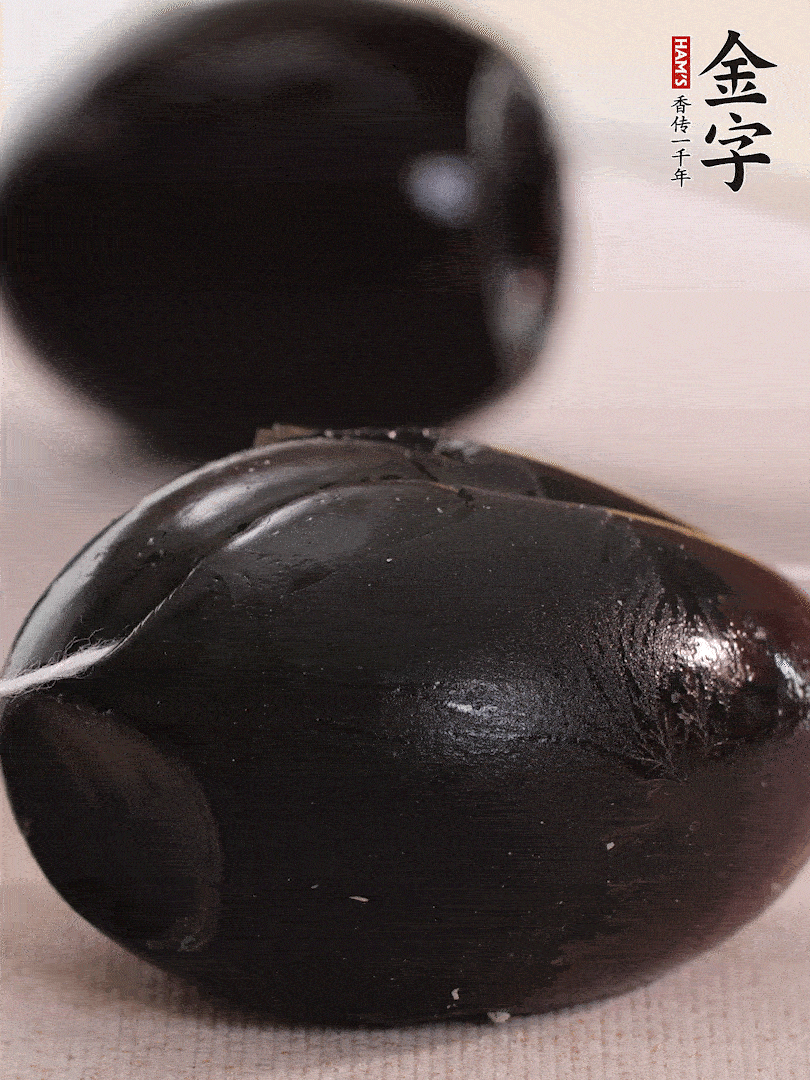 娃娃菜金針菇去跟洗凈，皮蛋改刀。