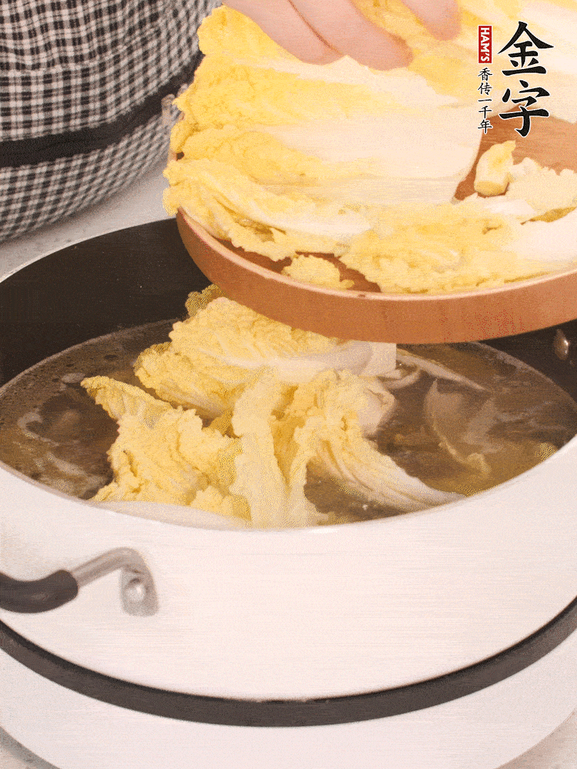 放入娃娃菜、金針菇再燉煮5分鐘。