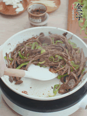 少許鹽調(diào)味。