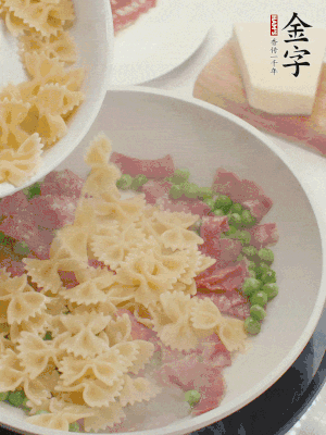 1小勺鹽調味，混合一起燉煮一下。