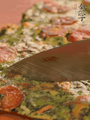 小火煎3分鐘后翻面，蓋蓋兒燜2分鐘。