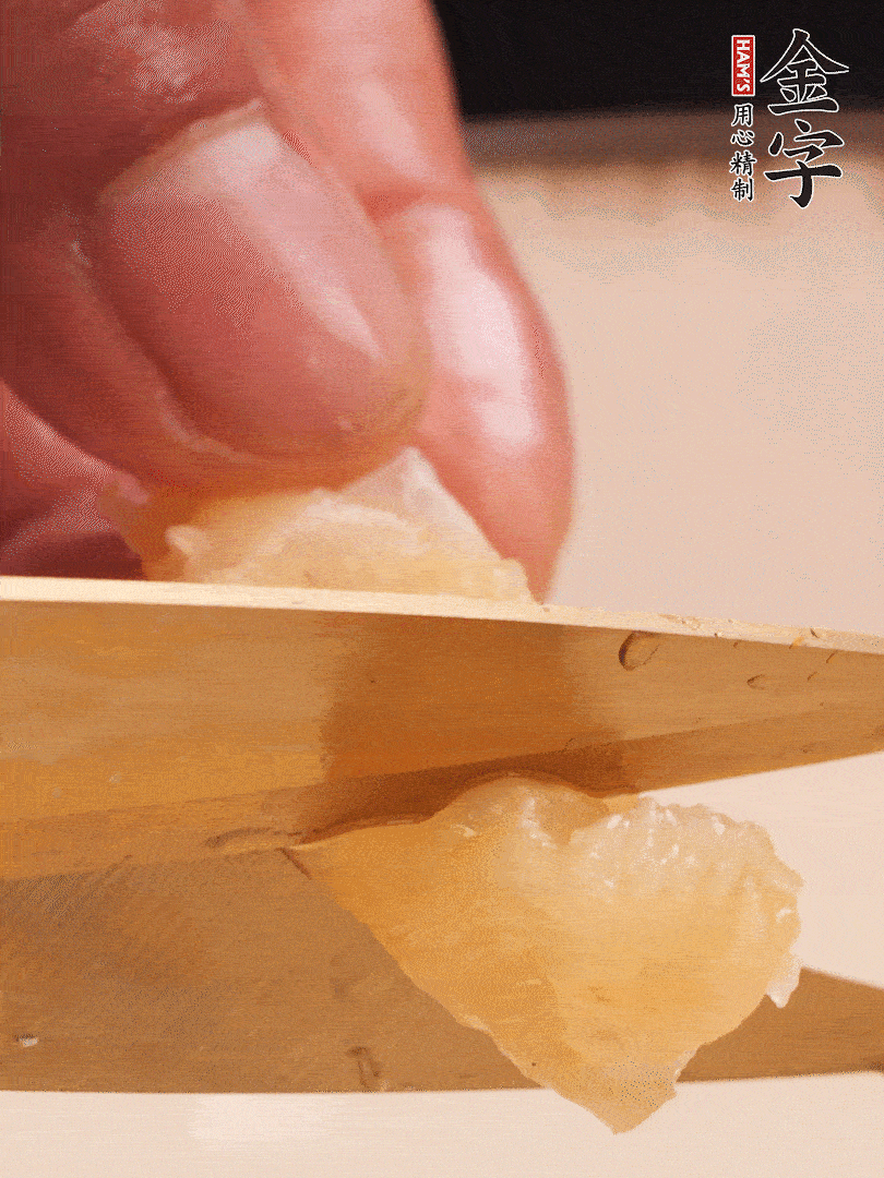 取出放入清水中，清洗表面，再剪成小段