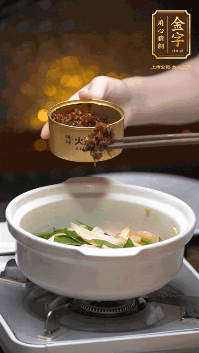 蝦仁、XO醬，猛火翻炒均勻