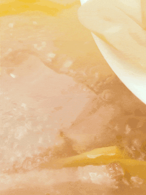 金字咸肉、火腿、春筍 通通放入鍋中小煮30分鐘