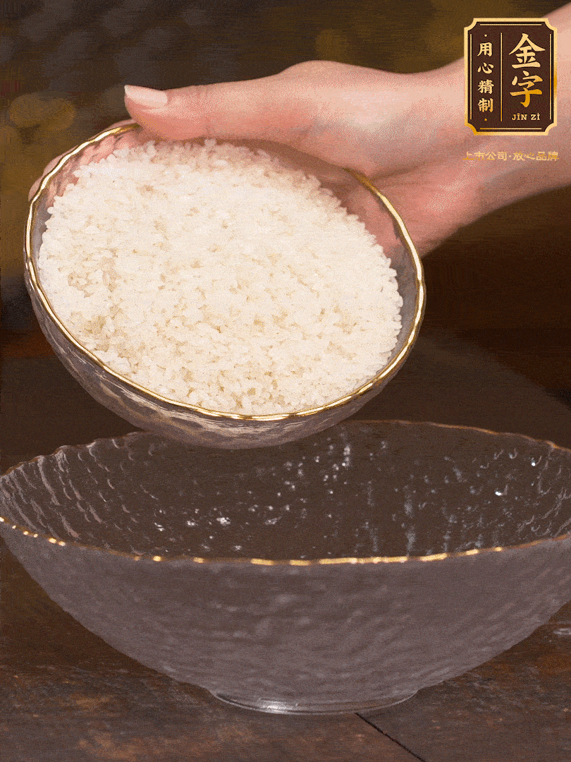 大米洗凈，浸泡1小時