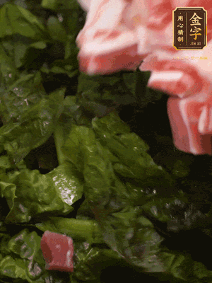 大米淘洗干凈，把食材全部放進(jìn)去，加適量水?dāng)嚢杈鶆?>
					</div>
					<span>步驟 3/5</span>
					<p>大米淘洗干凈，把食材全部放進(jìn)去，加適量水?dāng)嚢杈鶆?/p>
				</li><li>
					<div   id=