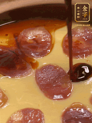 再撒上蔥花，生抽，芝麻油