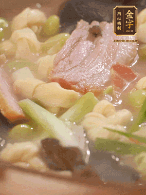 最后加一點蠔油、雞精調(diào)味