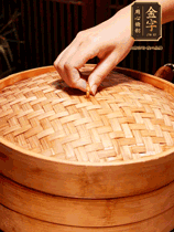 麻辣香腸蒸10分鐘，切成片，蒜苗切斜段，姜蒜干辣椒小米椒切碎