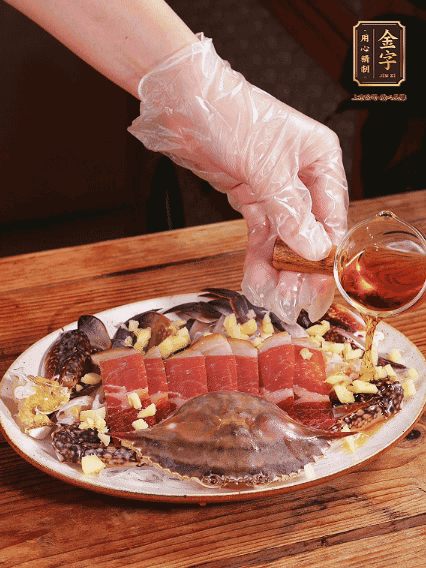 冷水上鍋蒸12分鐘（具體看蟹的大小），最后撒上蔥絲、澆上熱油即可