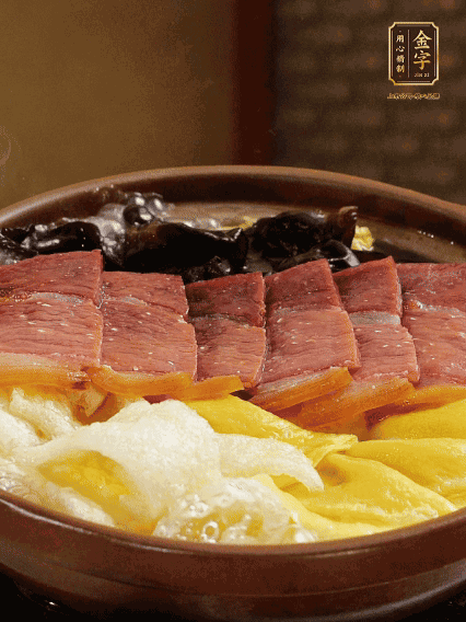 最后胡椒粉調味，撒小蔥花點綴