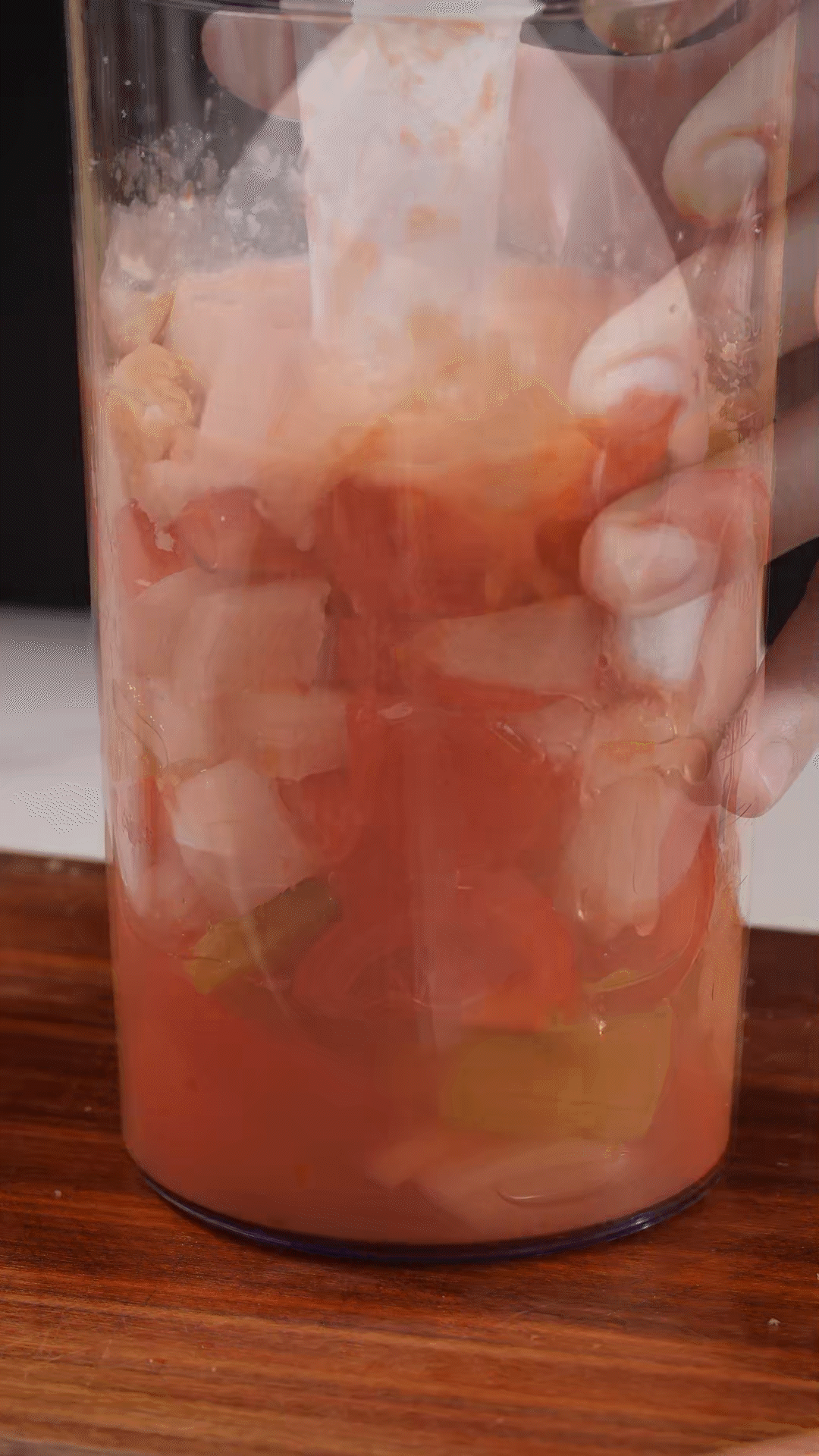 加入水、橄欖油、蘋(píng)果醋