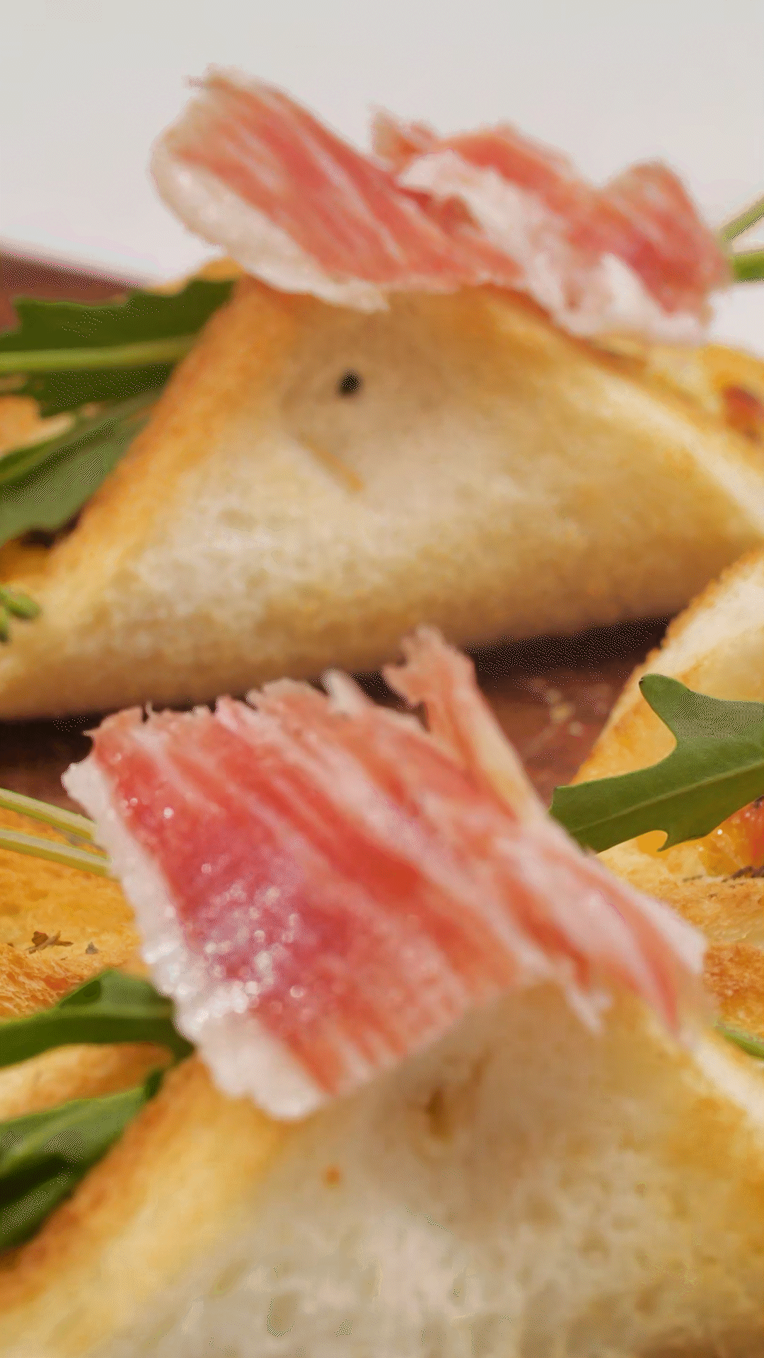 空氣炸鍋或烤箱180度5分鐘，撒歐芹碎
